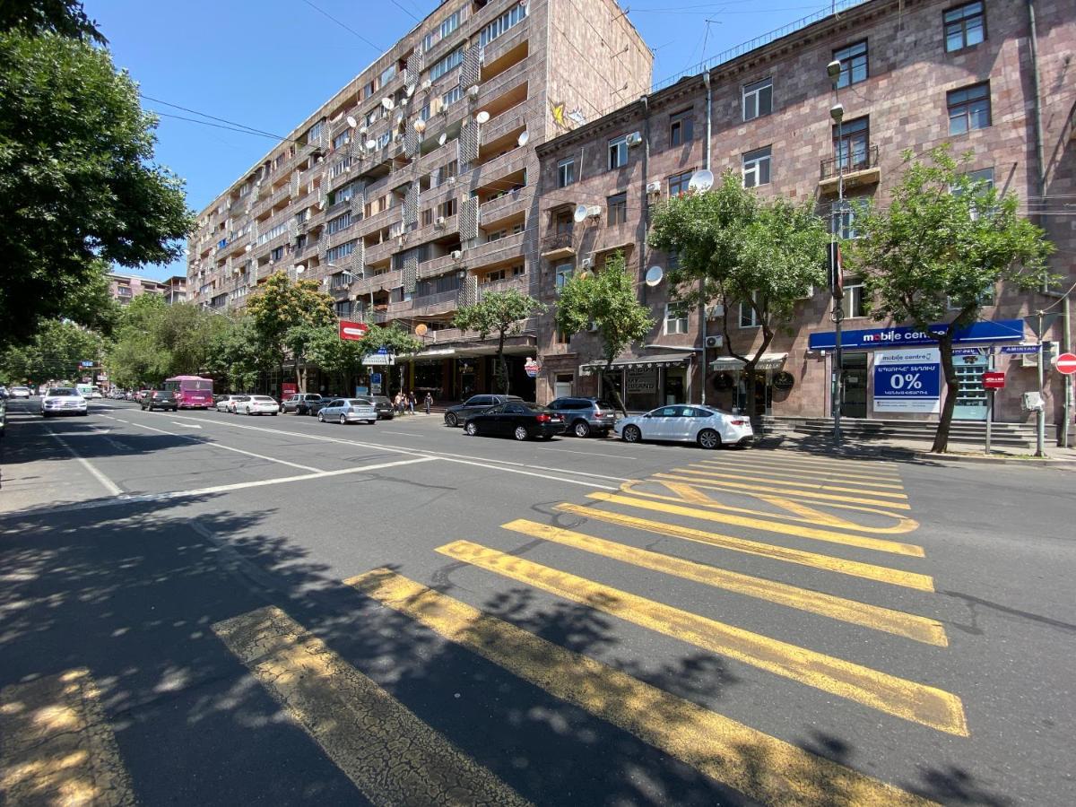 Amiryan Street 1 Bedroom Deluxe Apartment With Balcony Am104 Erevan Exterior foto
